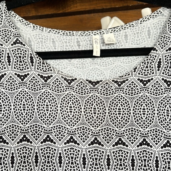 CATO Black/White Octagonal Design Partially Open Long Sleeve, Top, Sz XL, GUC. - Picture 5 of 8